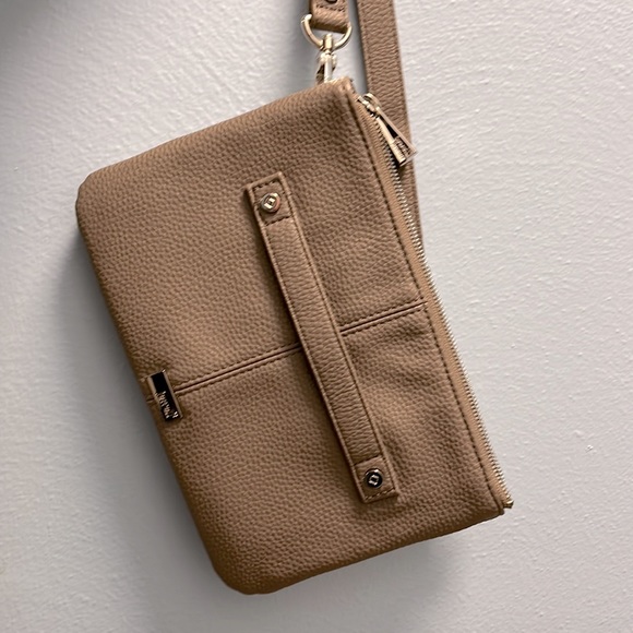 Jewell by Thirty-One Reptile Print Crossbody - Picture 6 of 10